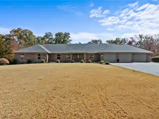 Coastal Luxury in a Peaceful Neighborhood