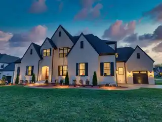 Move-In Ready Home on Prime Property