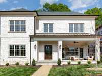 TIMELESS FUSION OF ELEGANCE AND MODERN COMFORT