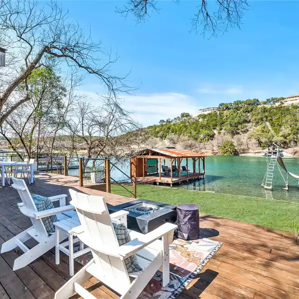 CHARMING WATERFRONT RETREAT