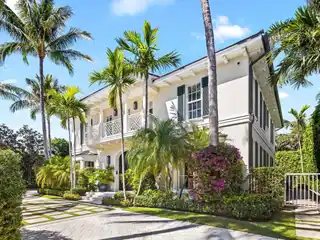 Like-New Colonial Residence