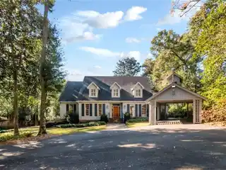 A Perfect Blend of Elegance and Comfort