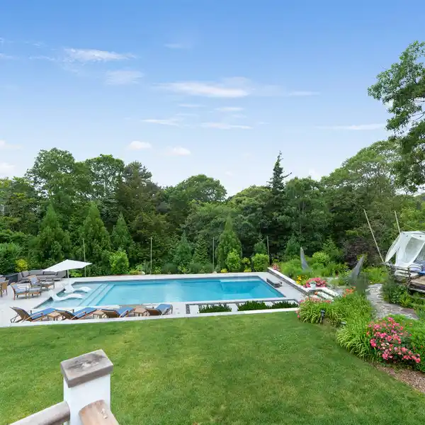 EXTRAORDINARY HAMPTONS RETREAT FOR RENT