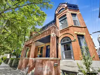 Special Vintage Row Home