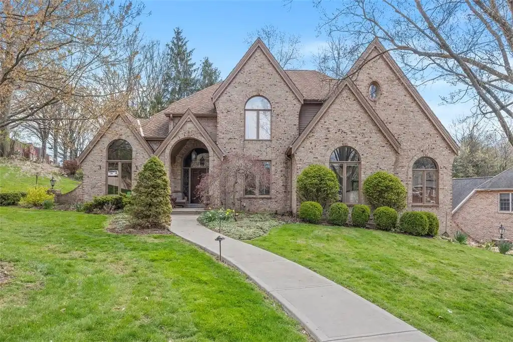 Stately All-brick Home on a Peaceful Cul-de-sac