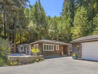 Meticulously Maintained Single-level Gated Estate
