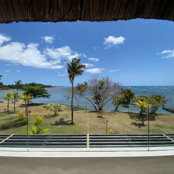 LUXURY WATERFRONT PENTHOUSE WITH PRIVATE VERANDA POOL