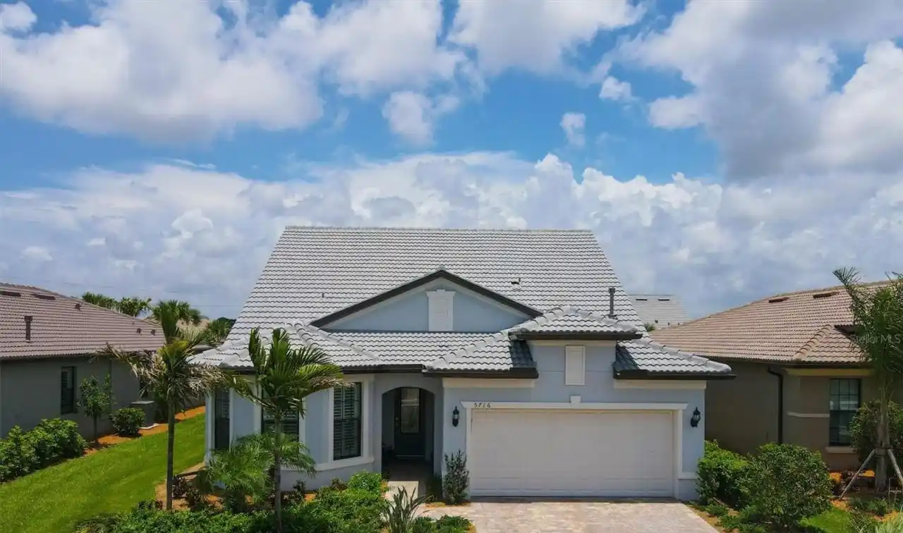 Stunning Home in Ideal Palmer Ranch Location