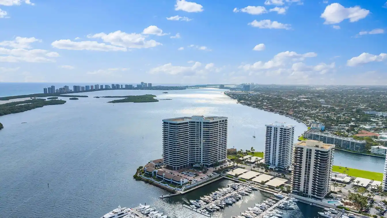 The Best Views in Lake Point Tower