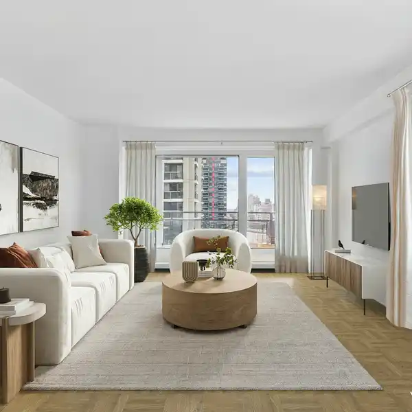 RARE FOUR-BEDROOM IN FULL-SERVICE LANDMARK