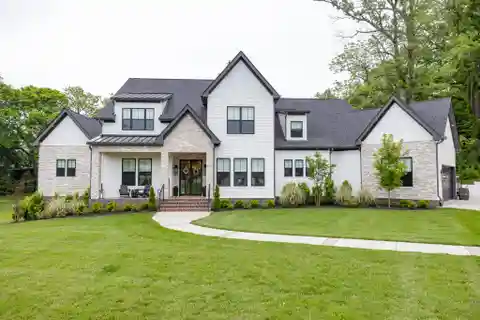 Upgraded Modern Farmhouse in Vale Creek