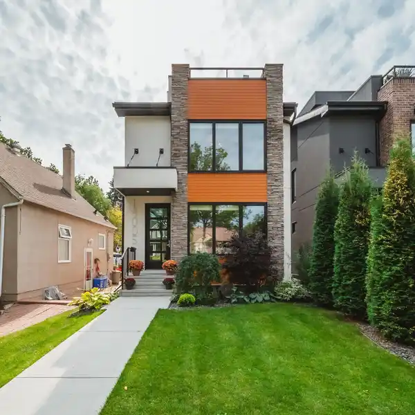 MODERN GLENORA HOME WITH STRIKING GLASS ACCENTS