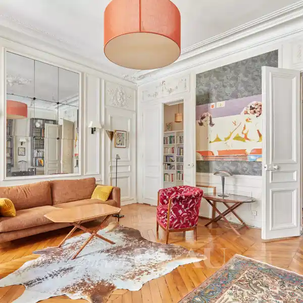 SUNNY AND SPACIOUS APARTMENT IN A QUIET LUXURY BUILDING