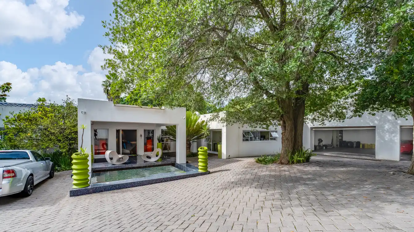 Contemporary Masterpiece in Boomed-off Bryanston East Central