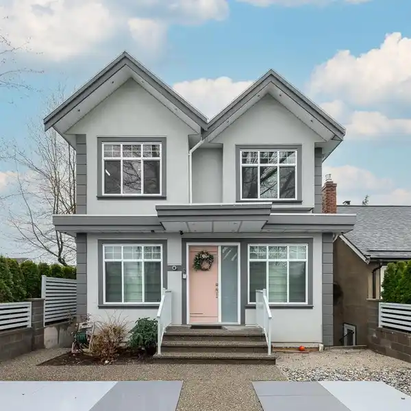 VERSATILE MODERN HOME IN CONVENIENT GRANDVIEW-WOODLAND