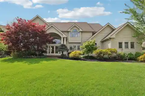 Beautifully Maintained Home in the Barrington Golf Community