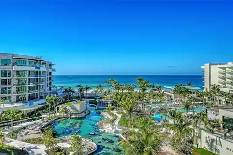 Center Residence at the St. Regis Longboat Key