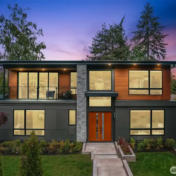 MODERN LIVING IN CHARMING MEDINA HEIGHTS