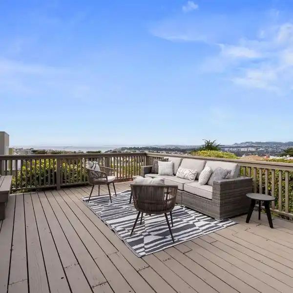 BEAUTIFULLY MAINTAINED MID-CENTURY GEM