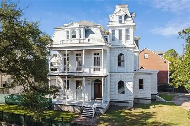 A Piece of History on Iconic St. Charles Avenue