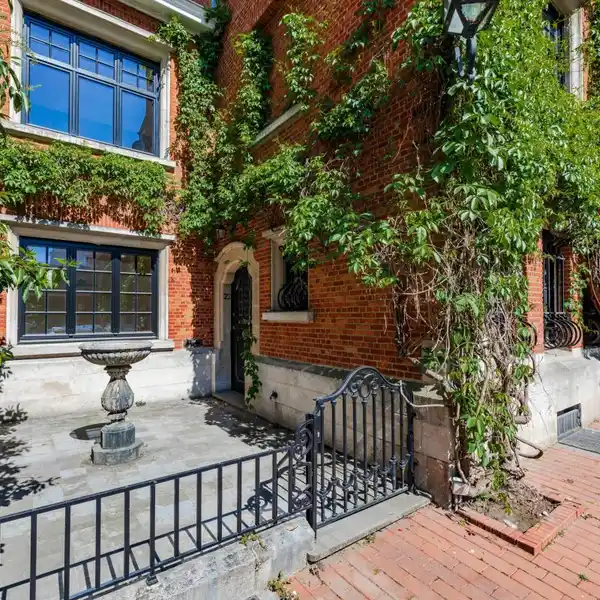 RARE ENGLISH-STYLE MANSION