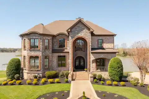 Exquisite Lakefront Estate