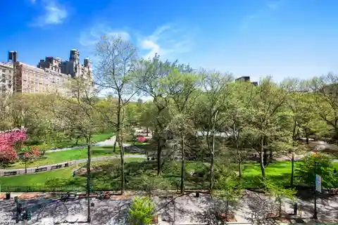 Flexible Half-Floor Residence