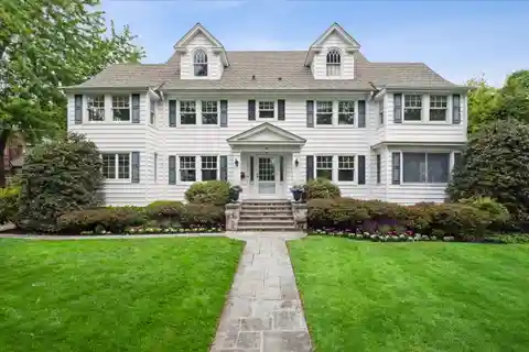 Magnificent Center Hall Colonial in Bonnie Crest