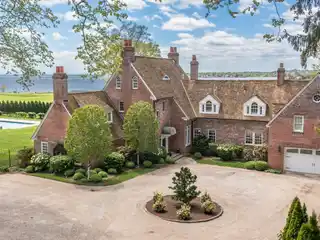 Pebbles - Iconic  Sasco Hill Estate