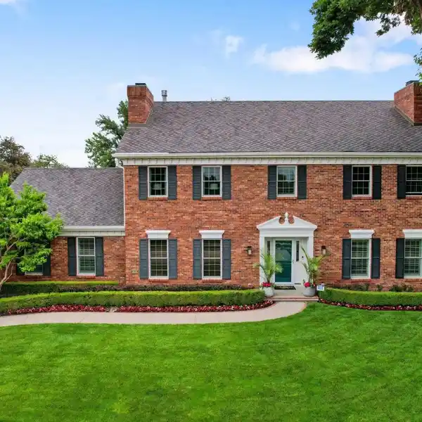 BEAUTIFULLY UPDATED 1.5-STORY COLONIAL