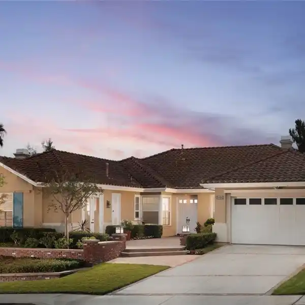 BEAUTIFULLY UPDATED HOME IN PARKRIDGE ESTATES