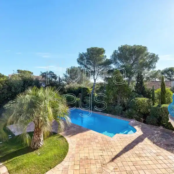 ELEGANT FULLY RENOVATED PROVENçAL HOUSE