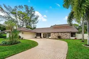 EXCEPTIONALLY BEAUTIFUL ESTATE HOME IN SOUGHT AFTER DEER CREEK COUNTRY CLUB