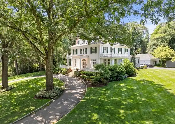 CHERISHED HOME ON SPECTACULAR GROUNDS