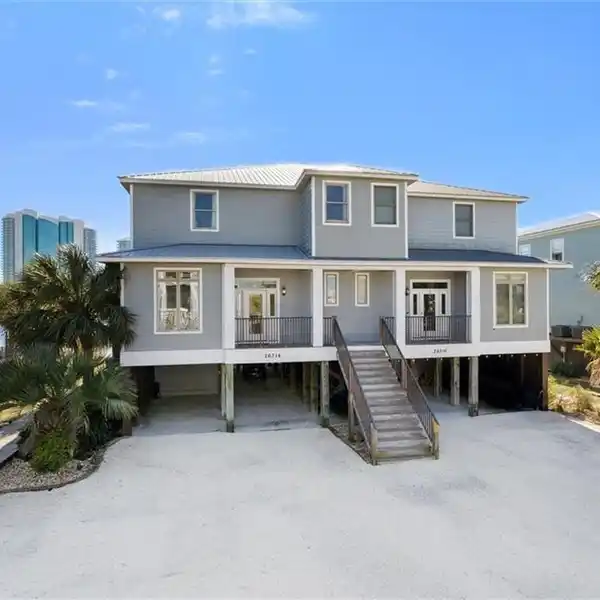 FULLY FURINISHED TOWNHOUSE WITH BOAT SLIP