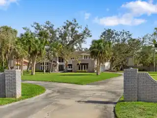 Privacy and Luxury in Gated Beneva Oaks