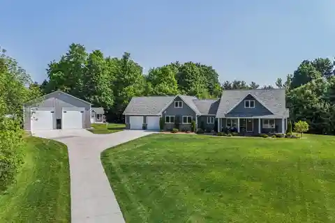 Welcoming Countryside Estate