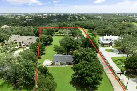 A Gem in the Heart of Westlake Village