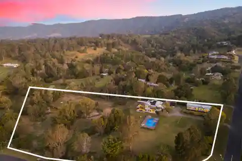 Renovated Queenslander with Dual-Living Flexibility