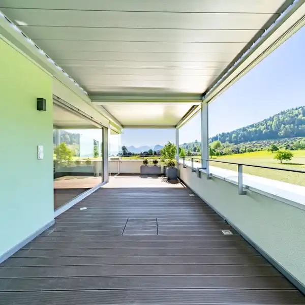 STYLISH AND SUNNY PENTHOUSE