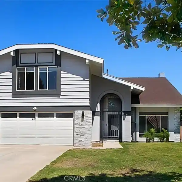 BEAUTIFUL POOL HOME ON A SERENE CUL-DE-SAC