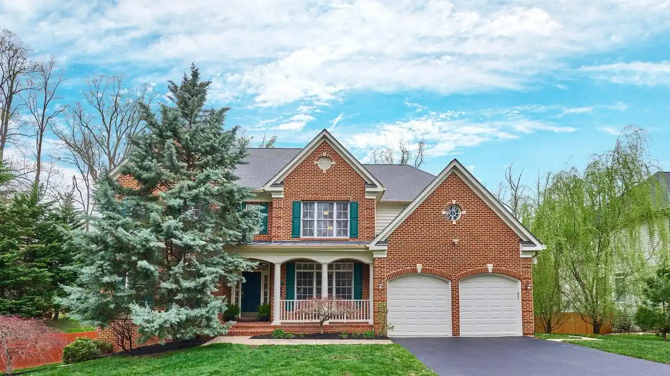 Entertainer’s Dream Near Metro and Trails