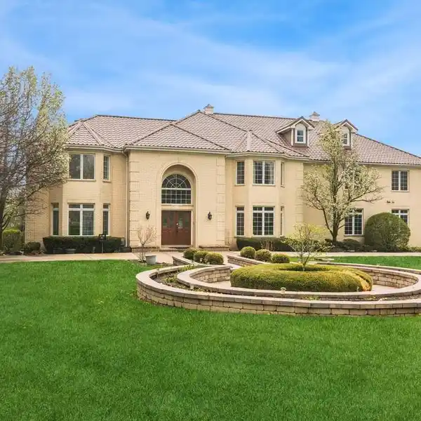 STUNNING CUSTOM ESTATE IN FOREST KNOLLS
