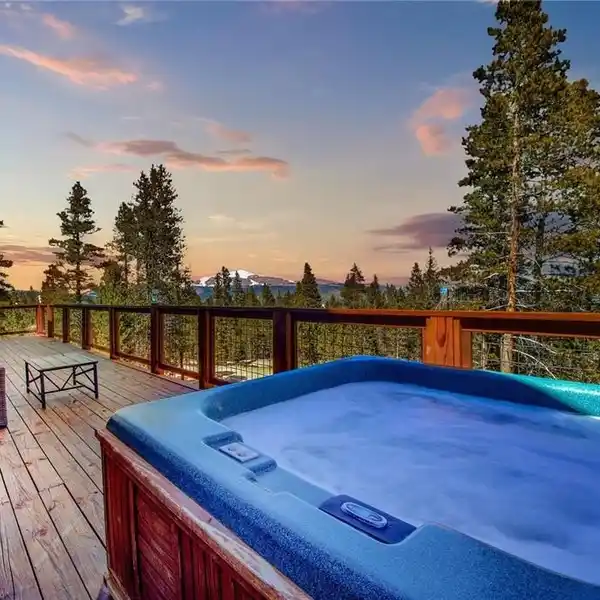 UNIQUELY INCREDIBLE NEWER MOUNTAIN HOME