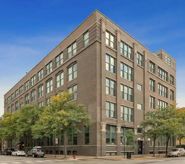 MULTI-LEVEL PENTHOUSE RESIDENCE IN FULTON MARKET