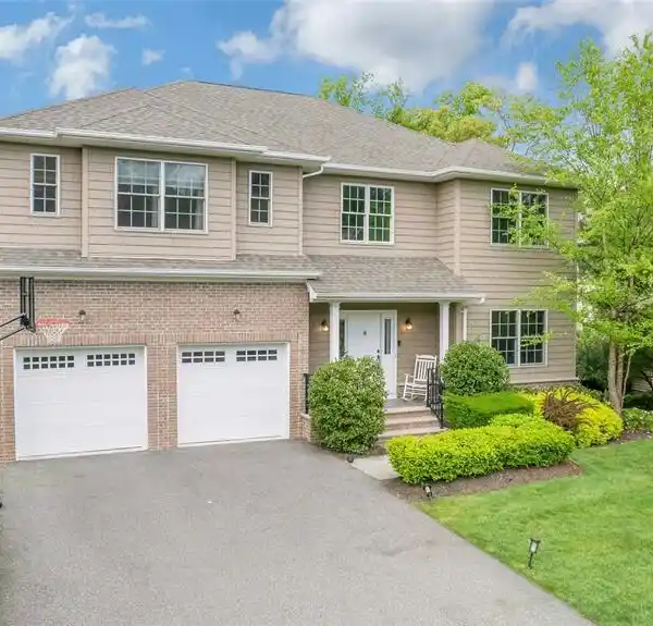 SPACIOUS HOME WITH SERENE PARK-LIKE BACKYARD
