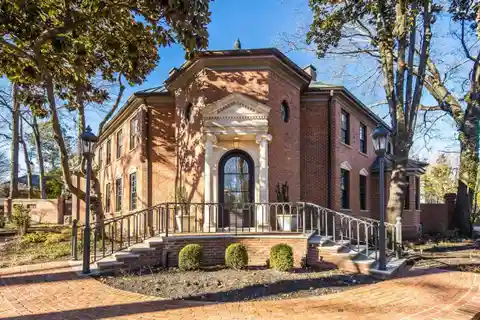 Statement Home in the Gardens of River Oaks