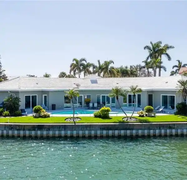 LUXURIOUS DREAM WATERFRONT OASIS