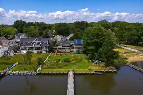 Architect-designed Post & Beam Waterfront Retreat
