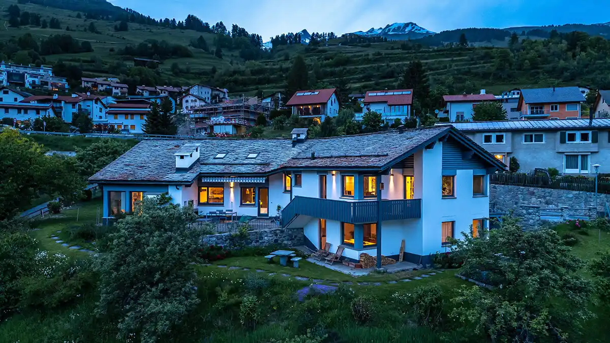Large Holiday Home with Guest Flat and Wide-ranging Views in Scuol